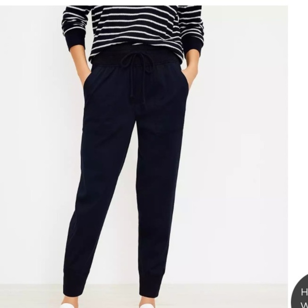 EUC Lou & Grey Supersoft Santeen Lyocell Cargo Pants